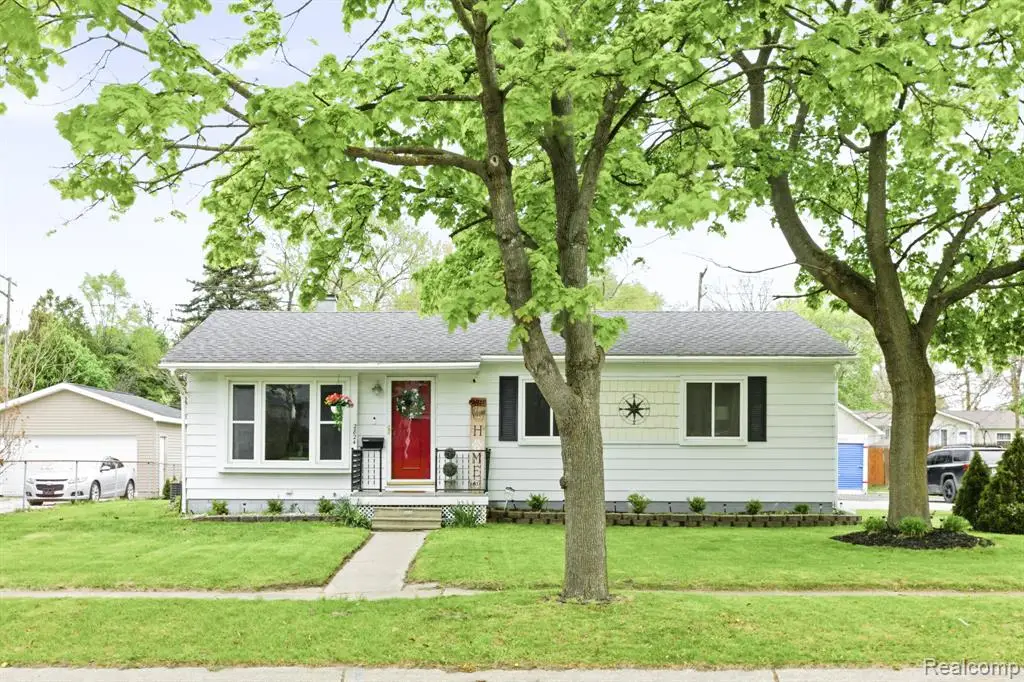 2824 Peavey, Port Huron, MI 48060 - #1