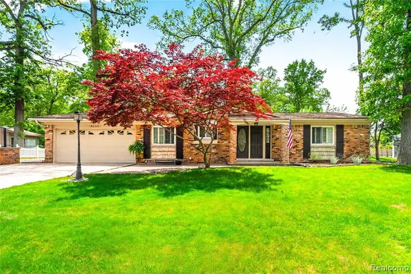 8733 Woodside, Grosse Ile, MI 48138