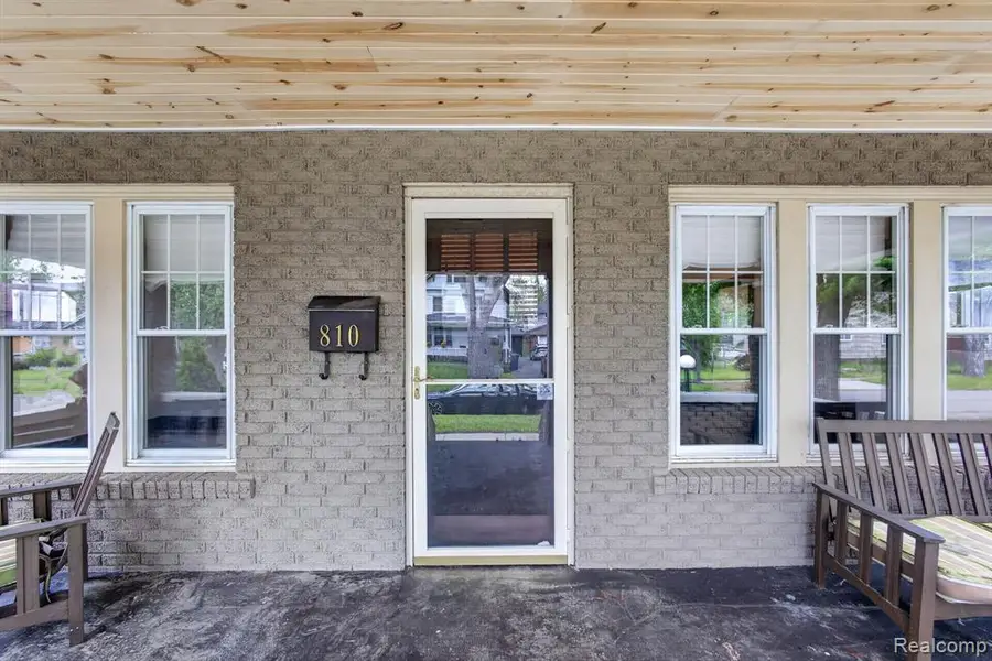 810 E 8th, Flint, MI 48503 - #2