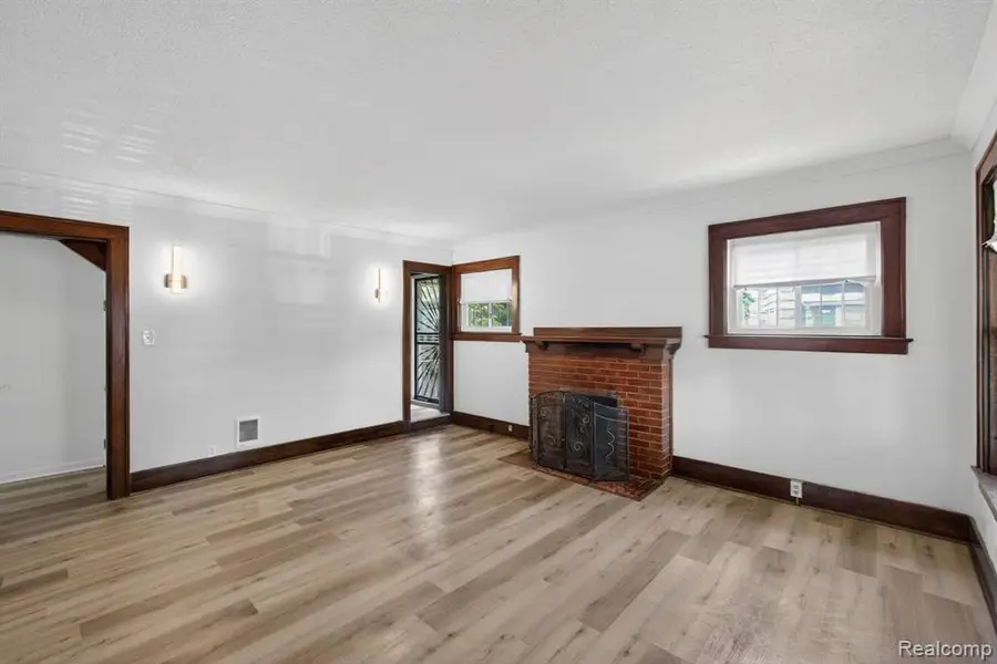 810 E 8th, Flint, MI 48503 - #3