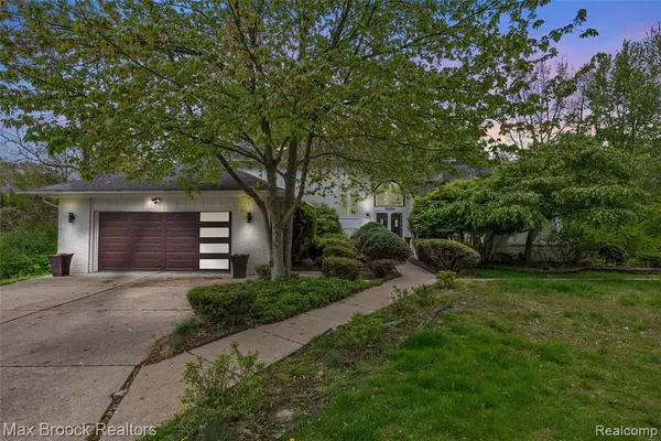 5199 Shenandoah, West Bloomfield, MI 48323
