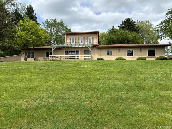 885 Lake Forest, Lapeer, MI 48446