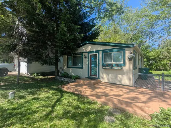 3180 Mapledale, Commerce Twp, MI 48382