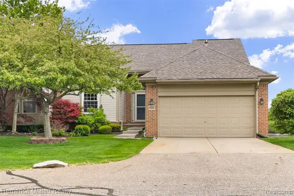 450 Berry Lake, Commerce Twp, MI 48390