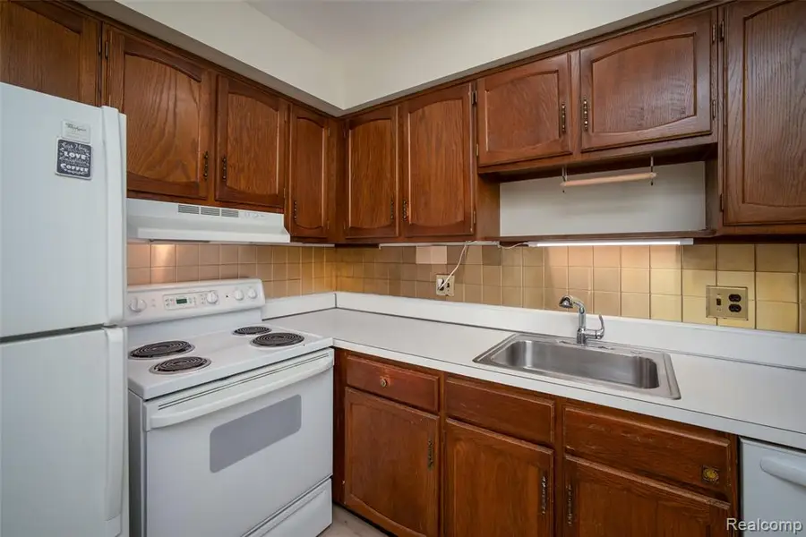 30795 Shiawassee #7, Farmington, MI 48336 - #3