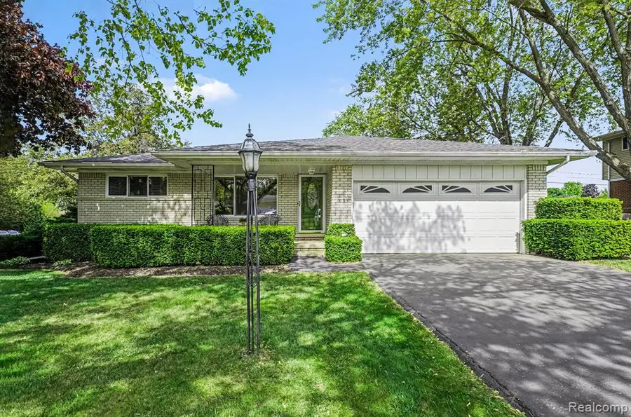5364 Fern, Grand Blanc, MI 48439 - #2