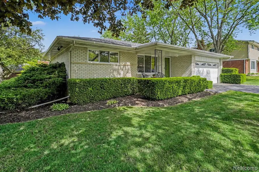 5364 Fern, Grand Blanc, MI 48439 - #3