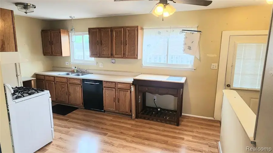 331 Detroit, Trenton, MI 48183 - #3