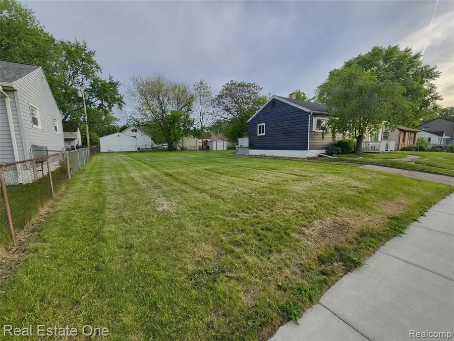 1574 E Woodruff, Hazel Park, MI 48030 - #3
