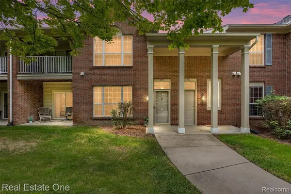 4104 Chesapeake, Walled Lake, MI 48390