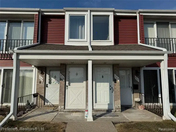 706 Sunset #63, Saint Clair Shores, MI 48082