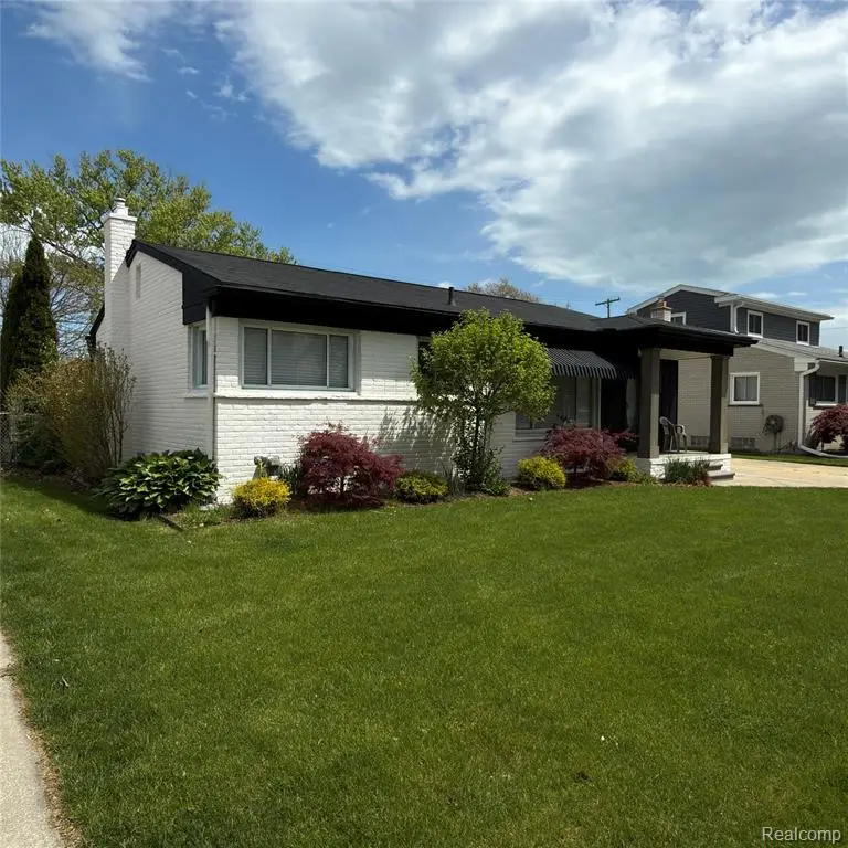 29824 Manhattan, Saint Clair Shores, MI 48082 - #2