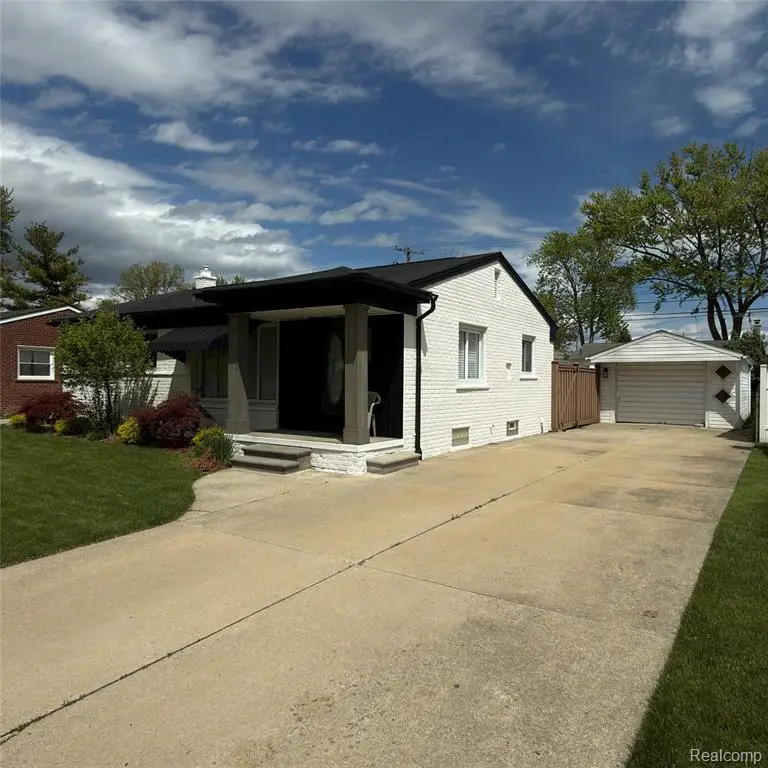 29824 Manhattan, Saint Clair Shores, MI 48082 - #3