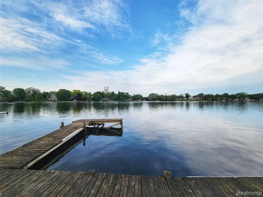 712 Wolverine, Wolverine Lake, MI 48390 - #3