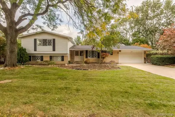11261 Alger, Warren, MI 48093