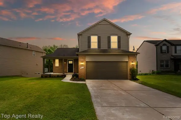 907 Deer Valley, Holly, MI 48442