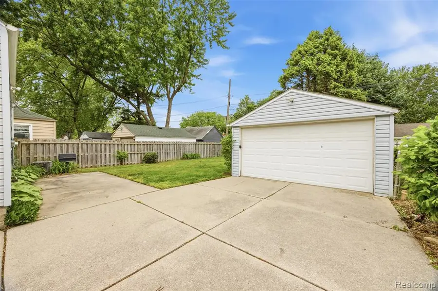 21326 Carlysle, Dearborn, MI 48124 - #3