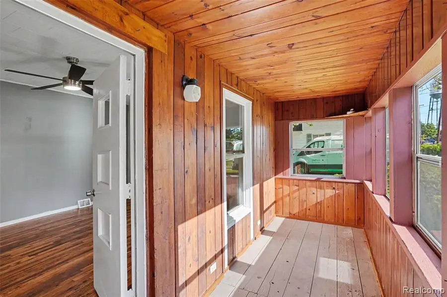 512 S Broad, Holly, MI 48442 - #2
