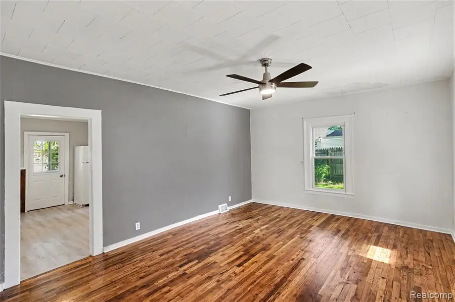 512 S Broad, Holly, MI 48442 - #3