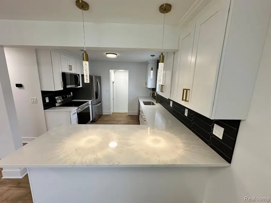 1686 Beech, Troy, MI  - #2