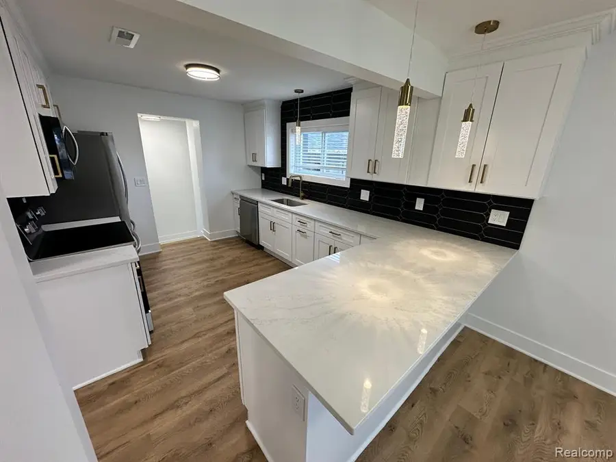 1686 Beech, Troy, MI  - #3