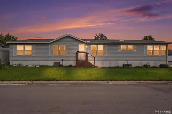 29585 Cambridge, Chesterfield, MI 48051