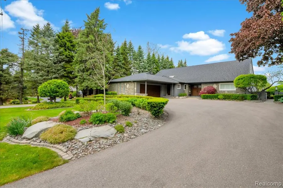 3816 W Maple, Bloomfield Hills, MI 48301 - #2