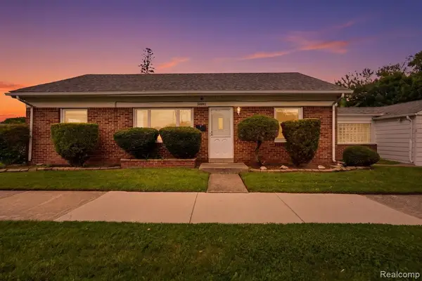 26004 Waldorf, Roseville, MI 48066
