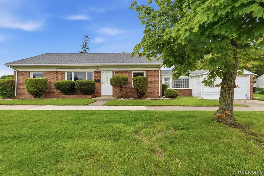 26004 Waldorf, Roseville, MI 48066 - #3