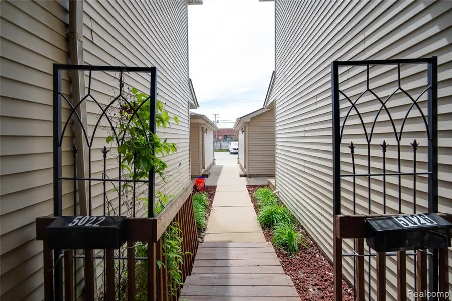 5026 Harbor Oak, Waterford, MI 48329 - #2