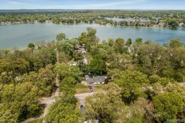 8790 Oakside, Commerce Twp, MI 48382