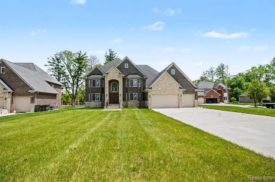 56350 Willow Creek, Utica, MI 48316 - #3