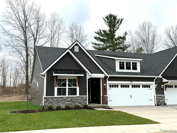 301 Canyon Creek #28, Howell, MI 48843