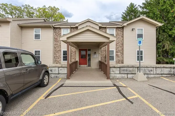 5078 Harbor Oak #40, Waterford, MI 48329