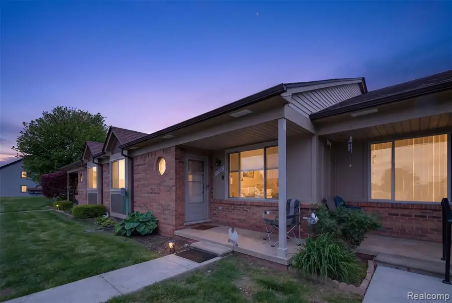 17207 Kingsbrooke, Clinton Township, MI 48038 - #2