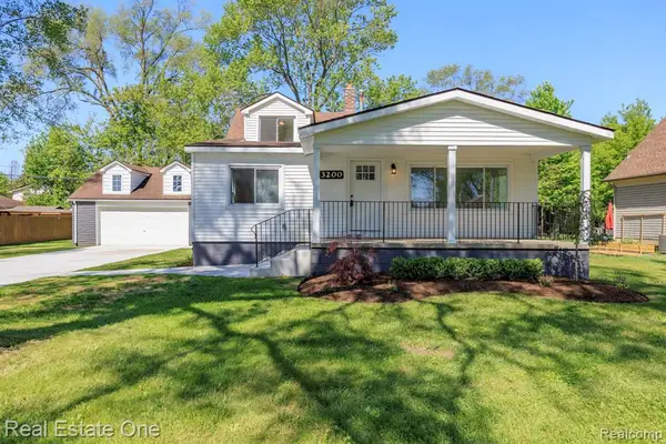3200 Hessel, Rochester Hills, MI 48307