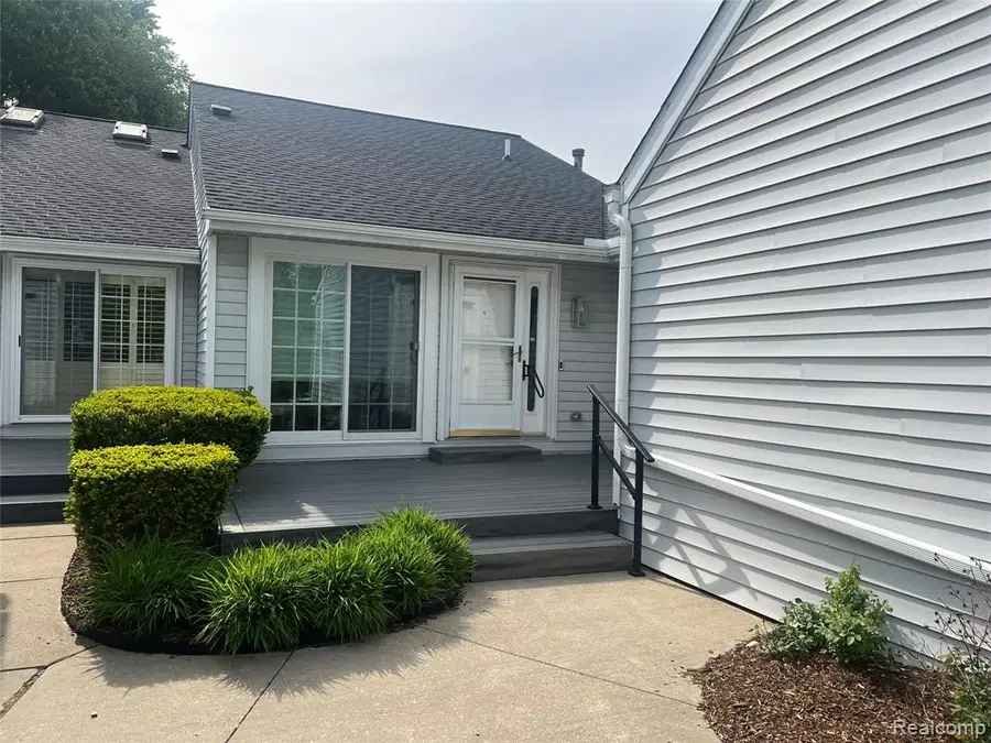 3591 Port Cove #55, Waterford, MI 48328 - #2