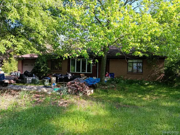 6150 Upper Straits, West Bloomfield, MI 48324