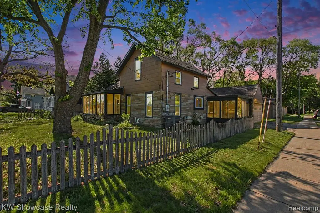 349 W Livingston, Highland, MI 48357 - #1
