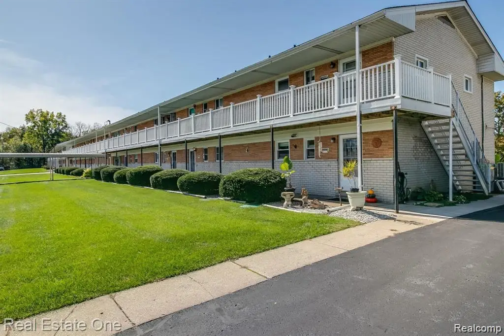 26955 Milford Road #24, Lyon, MI 48178 - #1