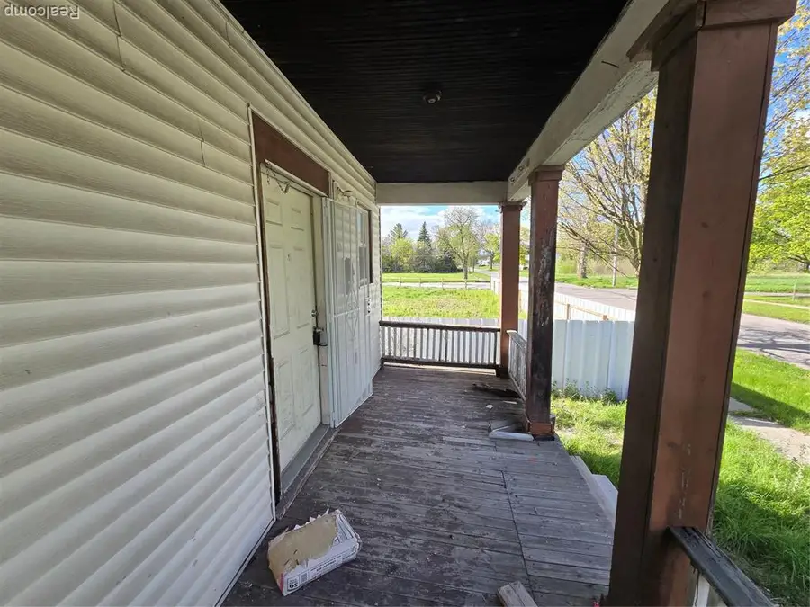 611 S 4th, Saginaw, MI 48601 - #3