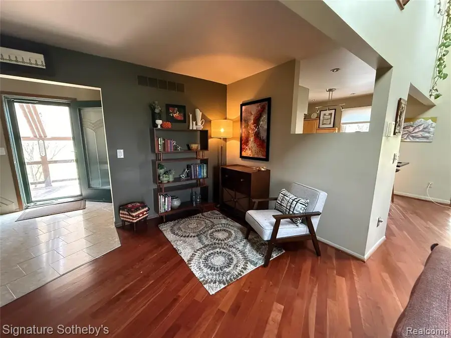 4945 Whitlow, Commerce Township, MI 48382 - #2