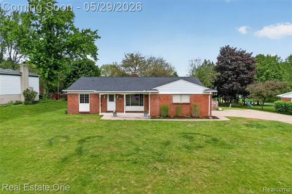 2802 Costa Mesa, Waterford, MI 48329