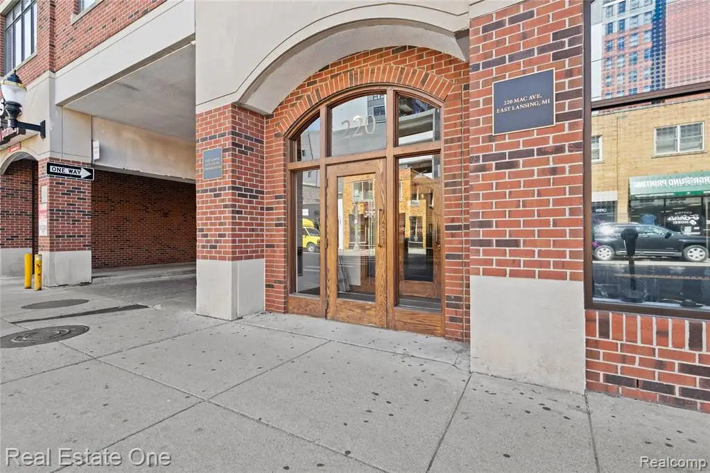 220 Mac #313, East Lansing, MI 48823 - #1