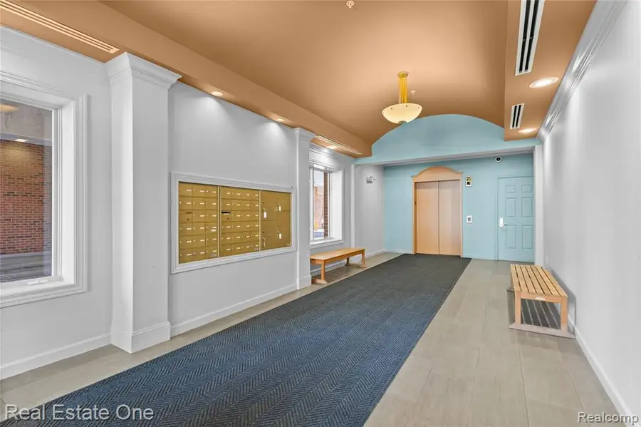220 Mac #313, East Lansing, MI 48823 - #2