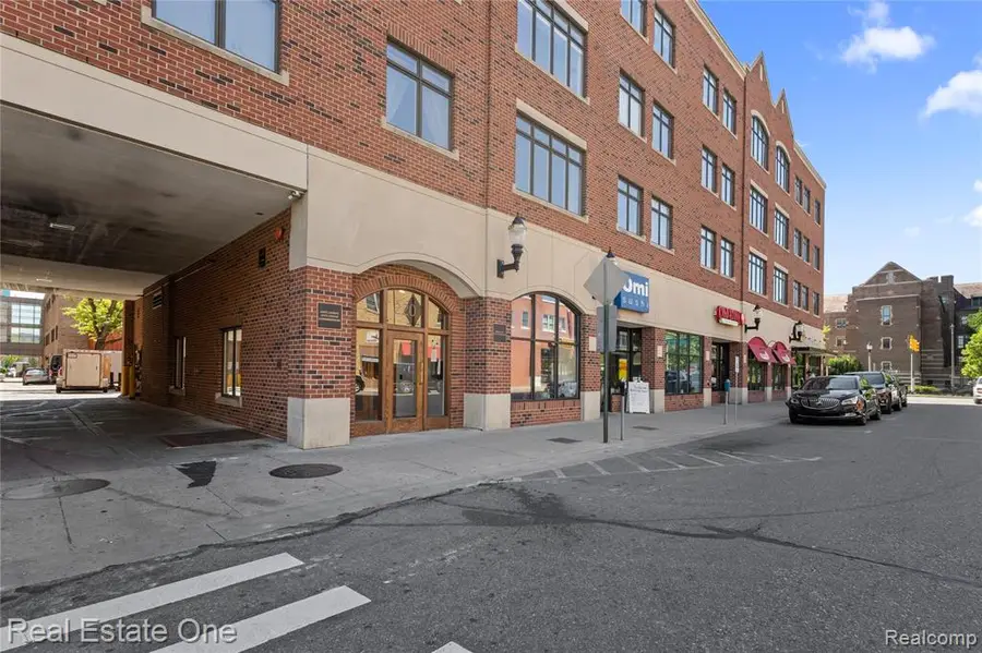 220 Mac #313, East Lansing, MI 48823 - #3