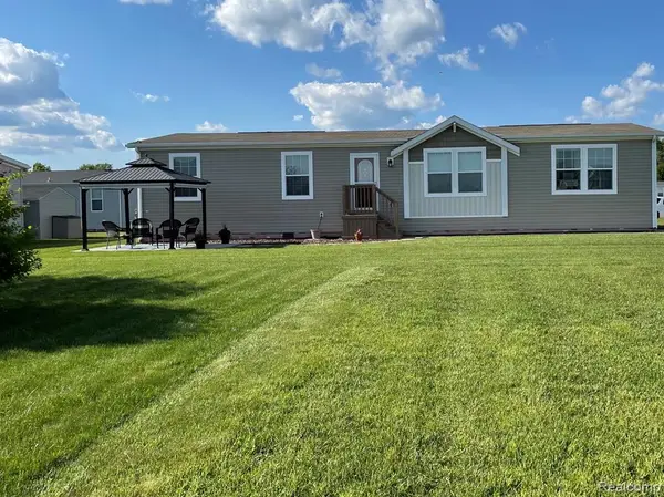 11112 Hickory Tree, South Lyon, MI 48178