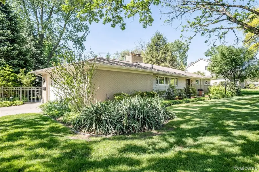 3621 Berkshire, Bloomfield Hills, MI 48301 - #2