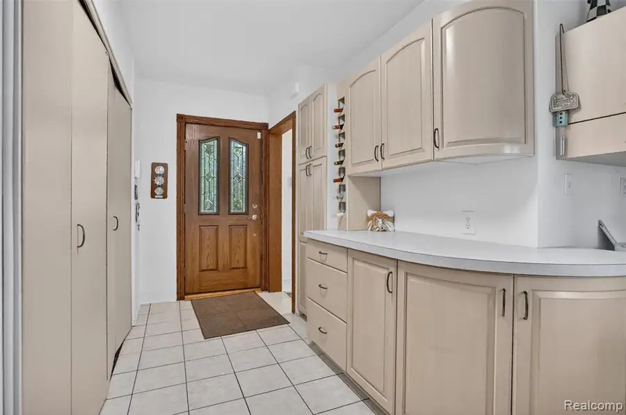 3961 Lakewood, Waterford, MI 48329 - #3