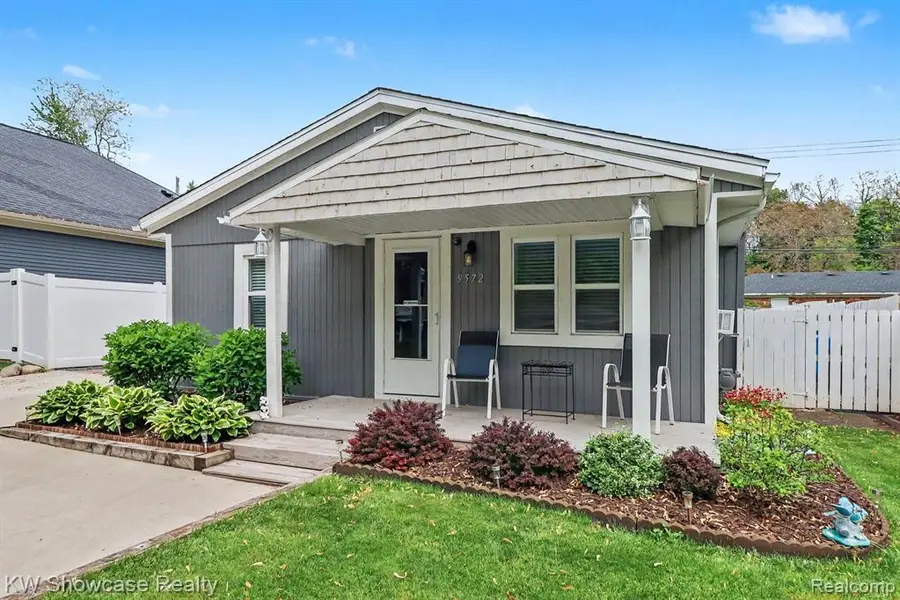 9572 Garden, Commerce Township, MI 48382 - #3